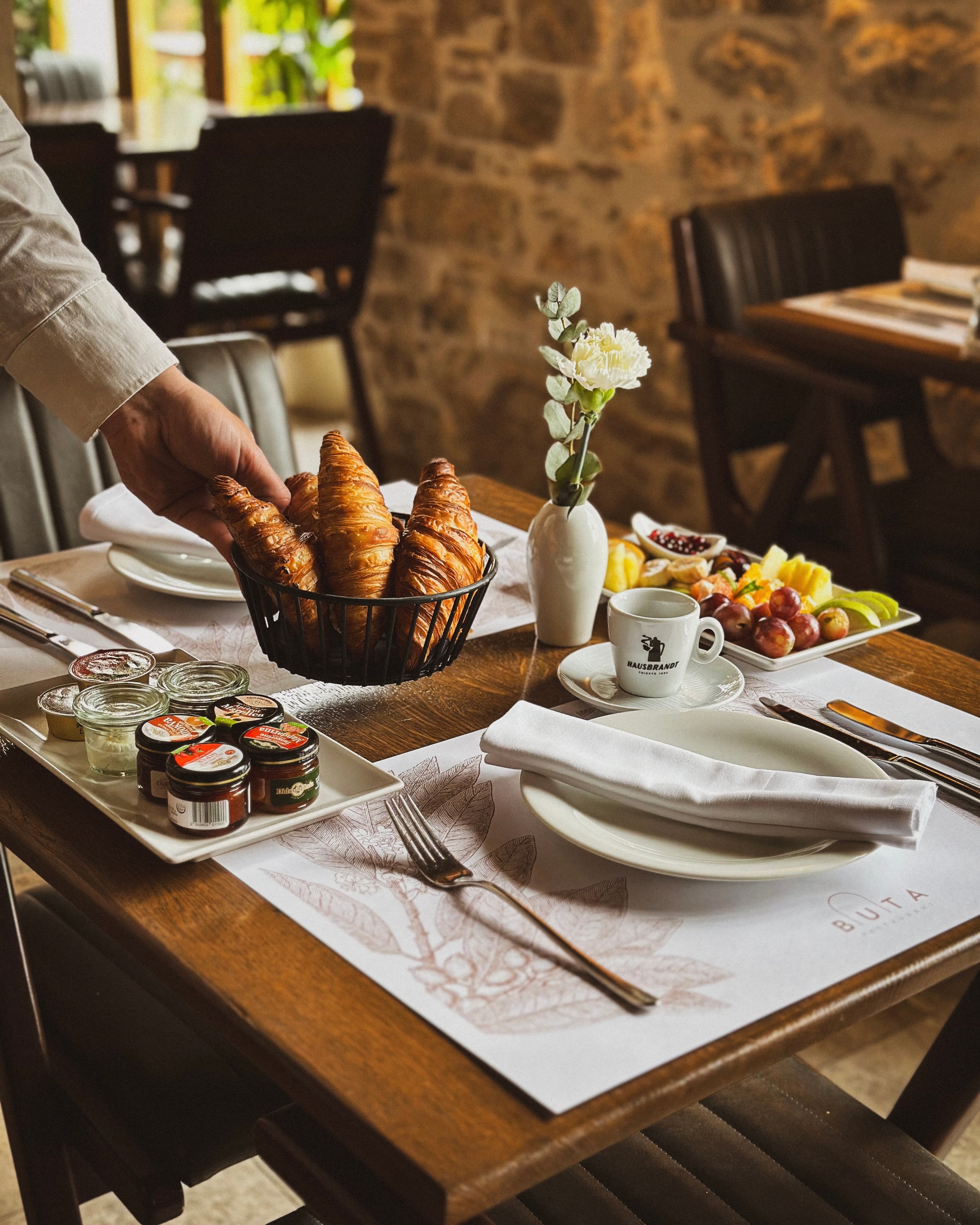 A Bar & Restaurant breakfast and brunch table.