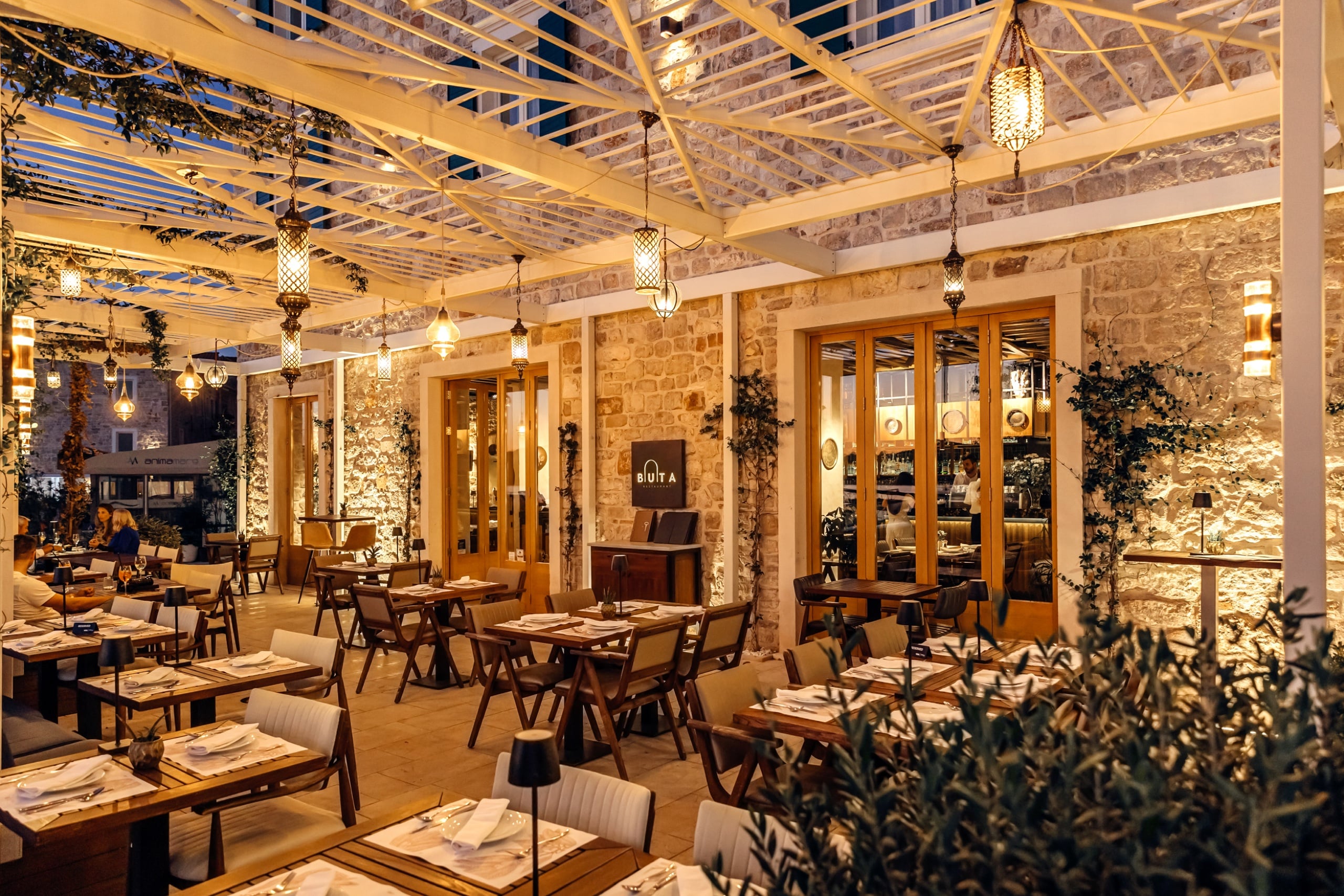 Buta Šibenik dining setting.