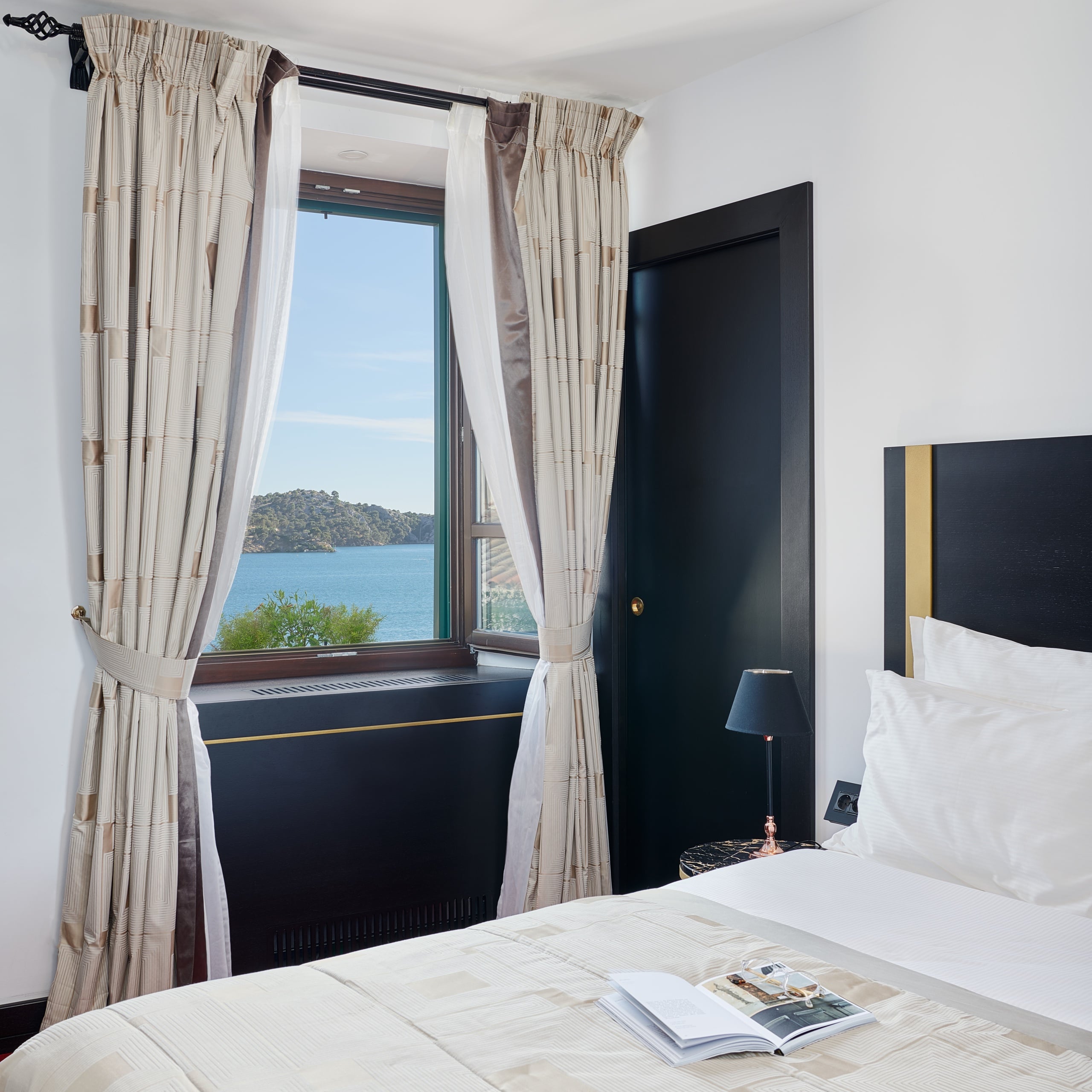 Sea view room perspective at Palace Divnić.