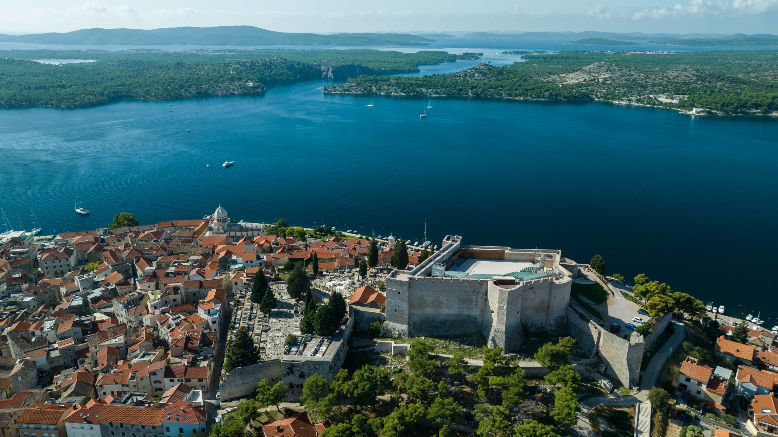 Archipelago access view from the Šibenik hotel detail materials.
