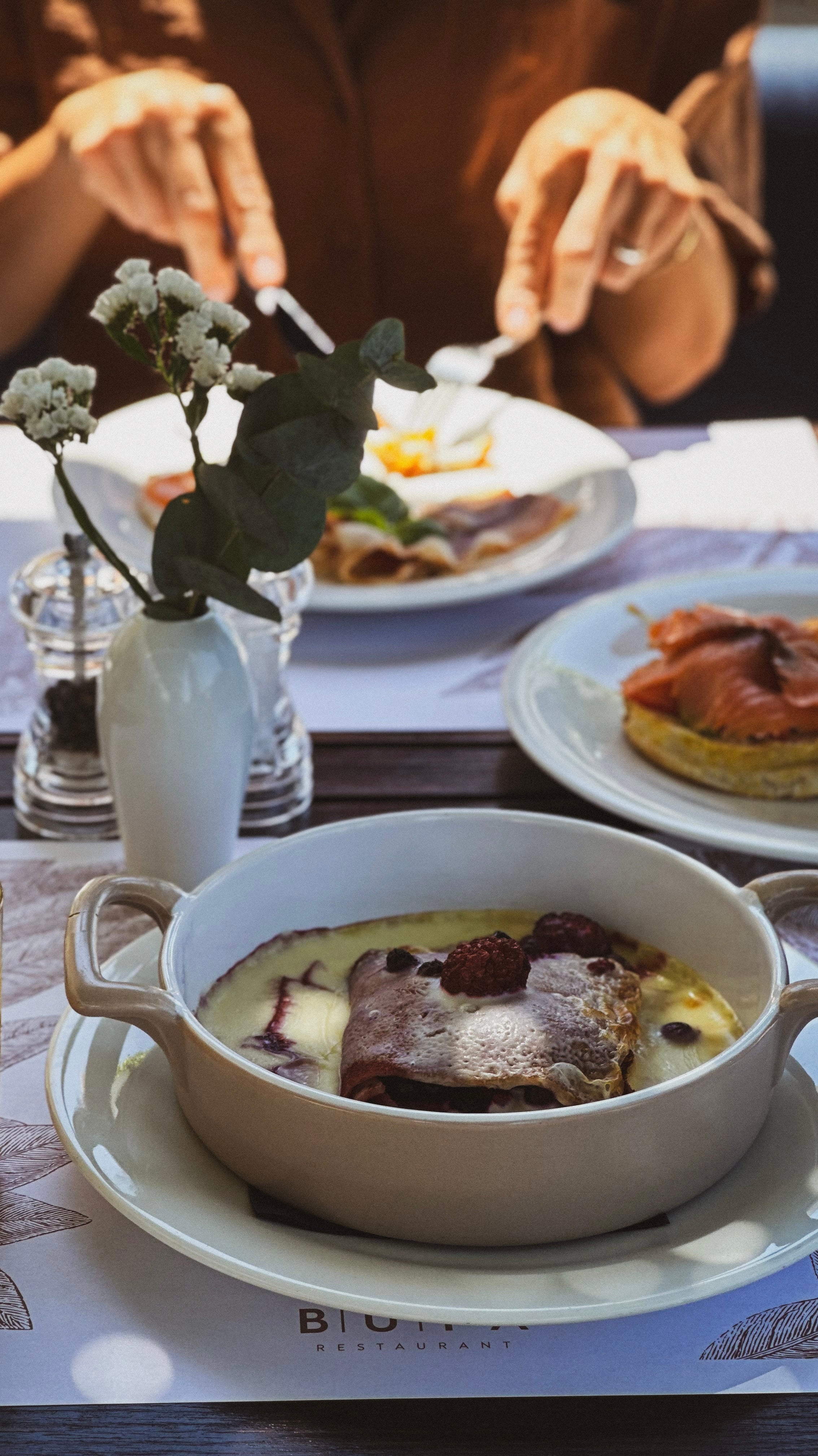 À la carte breakfast dishes served at the table.