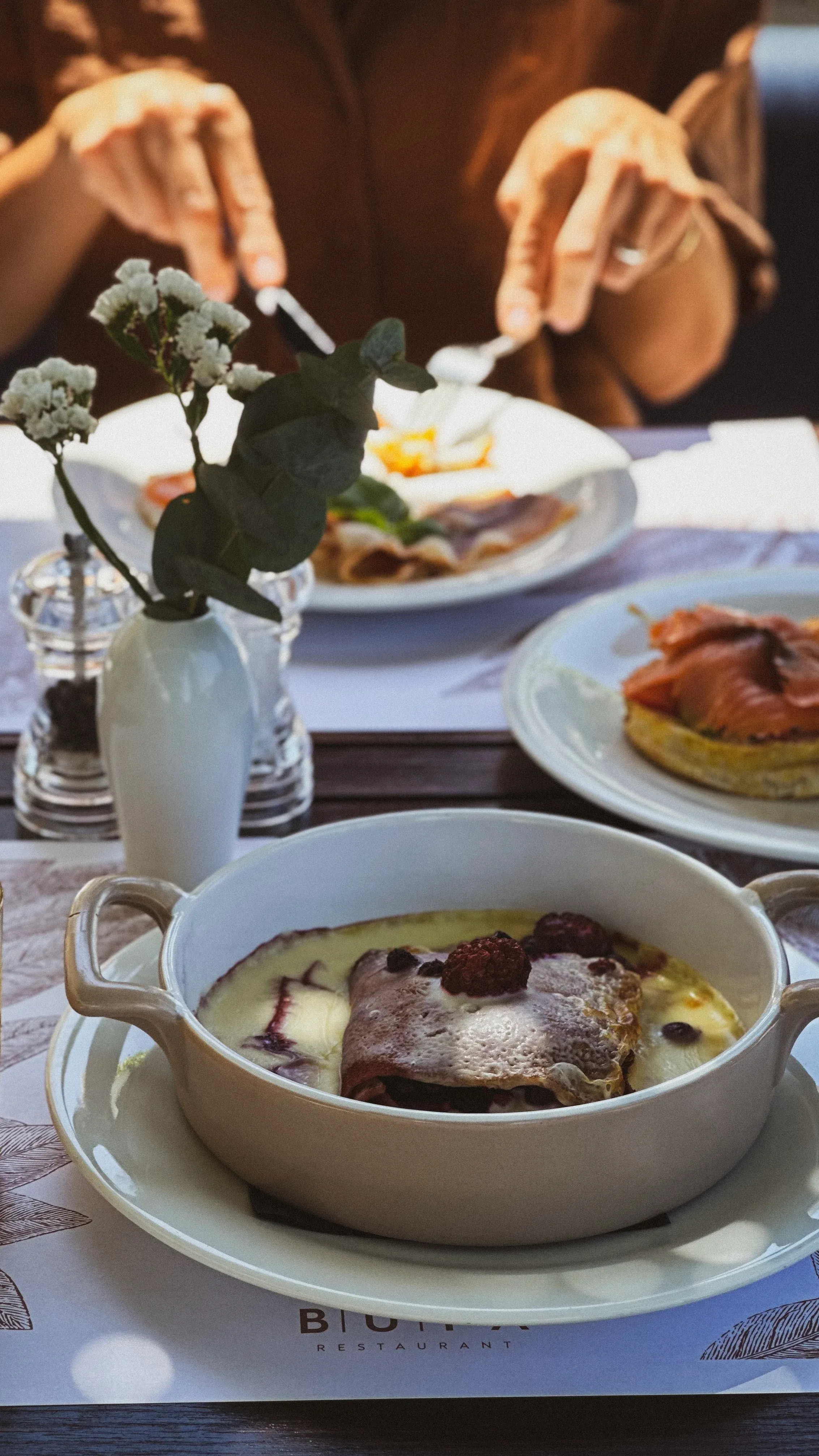 À la carte breakfast dishes served at the table.