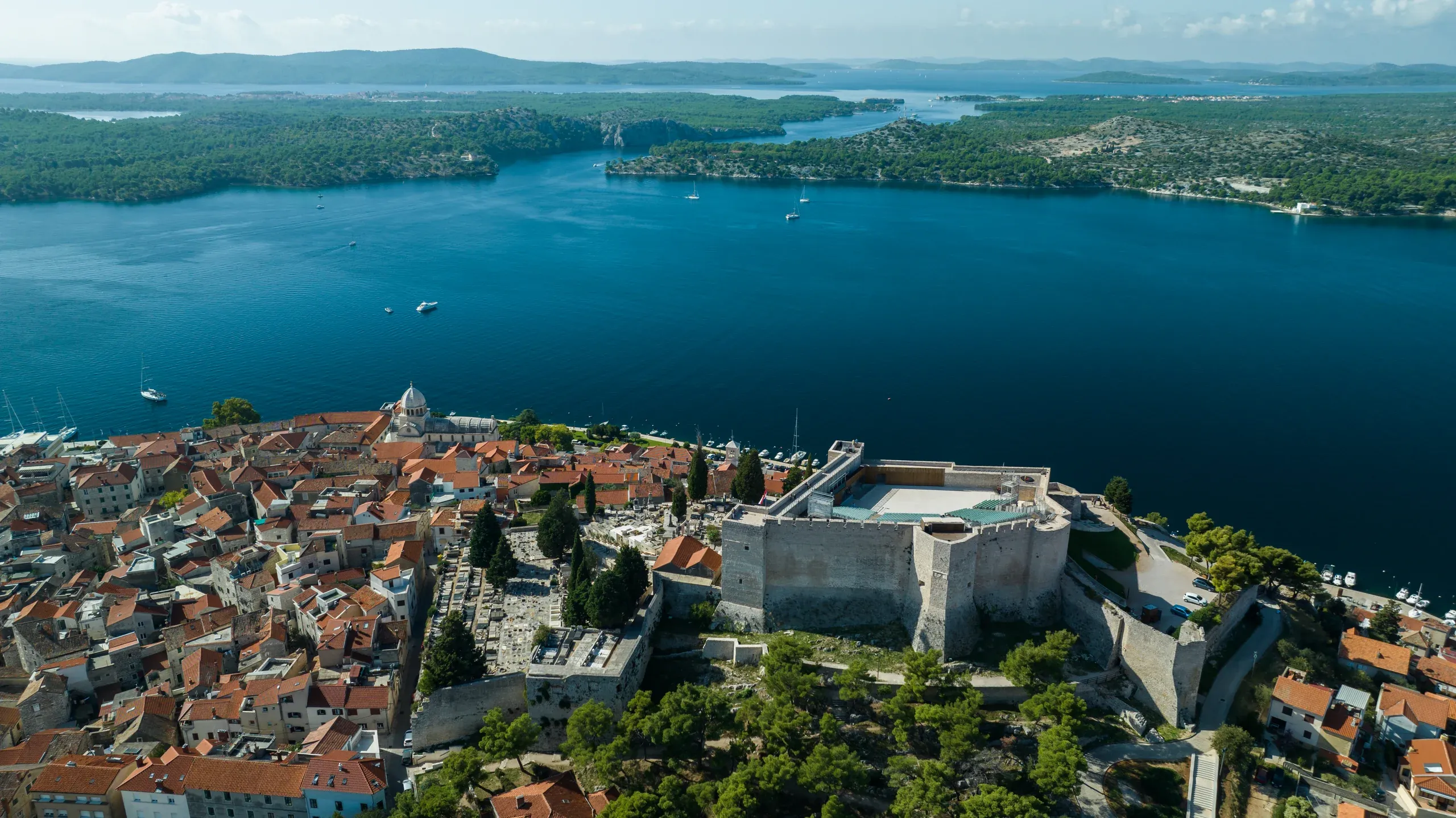 Archipelago access view from the Šibenik hotel detail materials.